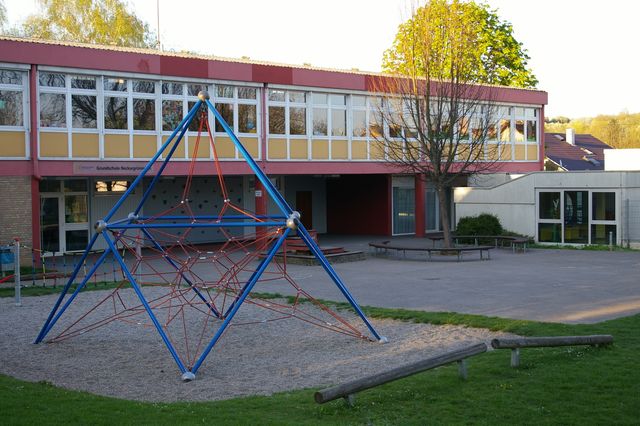 Zwei erste Klassen in der Grundschule Neckargröningen!