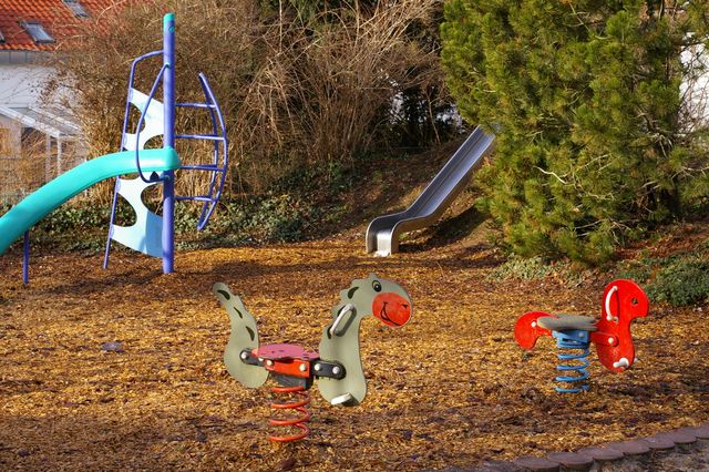 Kinder gestalten ihren Spielplatz