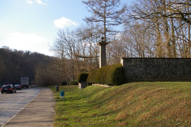 Versetzung des Kriegerdenkmals in Neckarrems