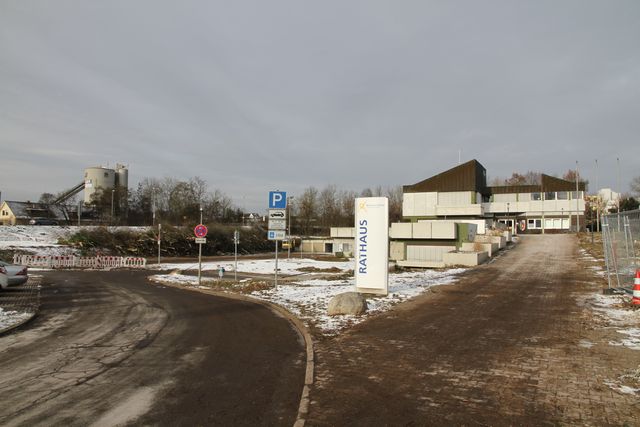 Unglücklicher Startschuss für Neue Mitte: Bäume gefällt am Rathaus