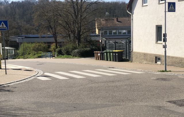 Verlegung des Zebrastreifens in Neckarrems