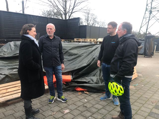 Sandra Detzer und grüne Gemeinderäte besuchen Firma Münster Haustechnik in Aldingen